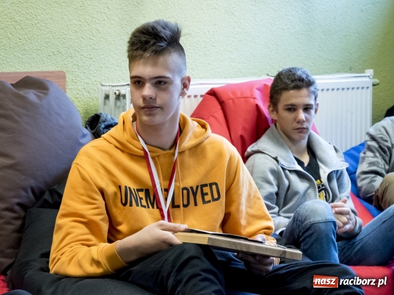 Zdjęcie w galerii na portalu naszraciborz.pl: Ludmiła Nowacka i Ryszard Wolny gratulowali młodym zapaśnikom raciborskiej Unii wiadomości z regionu