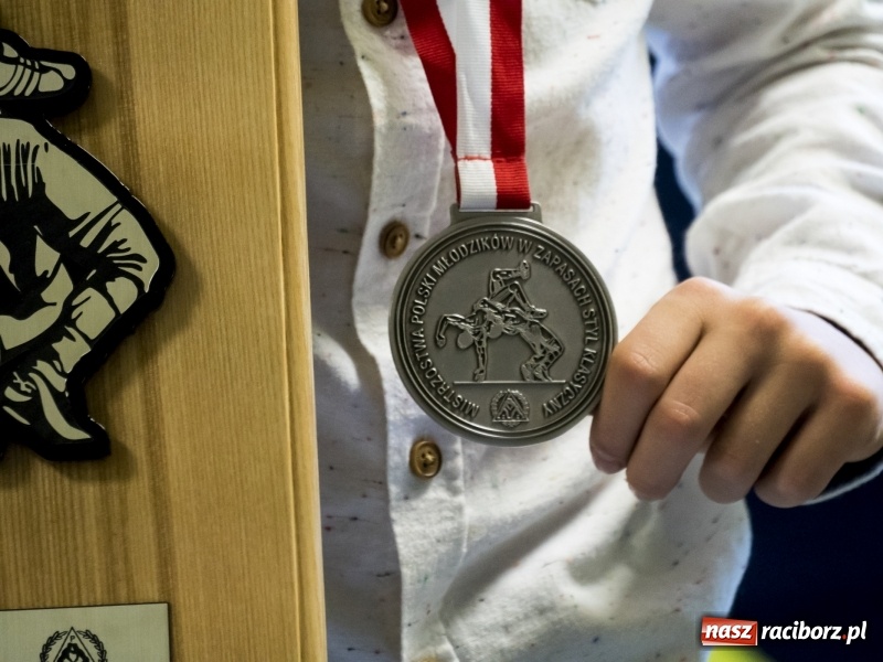 Zdjęcie w galerii na portalu naszraciborz.pl: Ludmiła Nowacka i Ryszard Wolny gratulowali młodym zapaśnikom raciborskiej Unii wiadomości z regionu