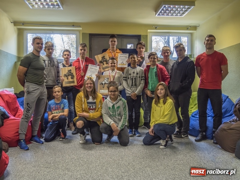 Zdjęcie w galerii na portalu naszraciborz.pl: Ludmiła Nowacka i Ryszard Wolny gratulowali młodym zapaśnikom raciborskiej Unii wiadomości z regionu