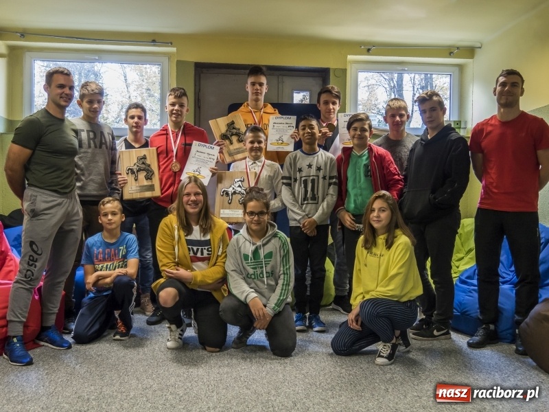 Zdjęcie w galerii na portalu naszraciborz.pl: Ludmiła Nowacka i Ryszard Wolny gratulowali młodym zapaśnikom raciborskiej Unii wiadomości z regionu