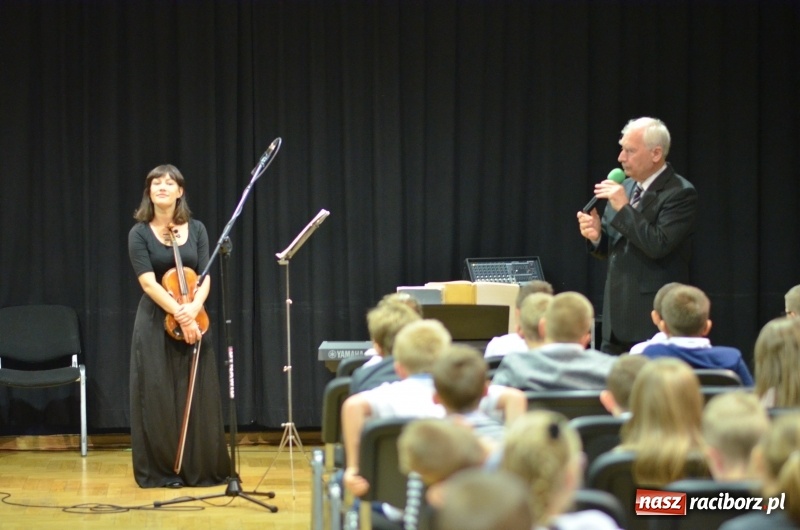 Zdjęcie w galerii na portalu naszraciborz.pl: Od poloneza do menueta. Muzyka dla najmłodszych w RCK  wiadomości z regionu