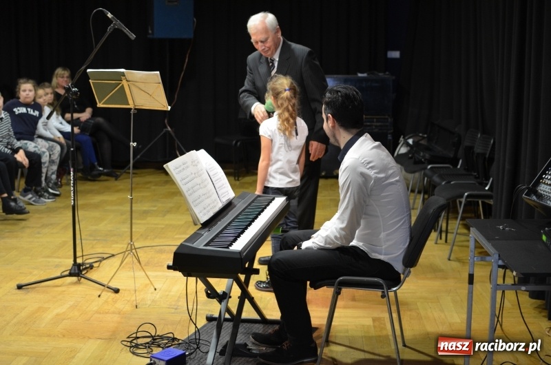 Zdjęcie w galerii na portalu naszraciborz.pl: Od poloneza do menueta. Muzyka dla najmłodszych w RCK  wiadomości z regionu