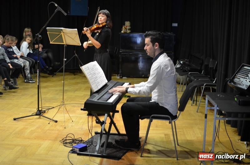 Zdjęcie w galerii na portalu naszraciborz.pl: Od poloneza do menueta. Muzyka dla najmłodszych w RCK  wiadomości z regionu