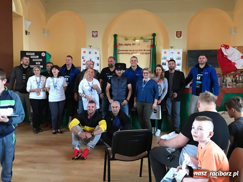 Zdjęcie w galerii na portalu naszraciborz.pl: Siódmak, Kadziewicz i Naval pomogą trudnej młodzieży w Rudach wiadomości z regionu