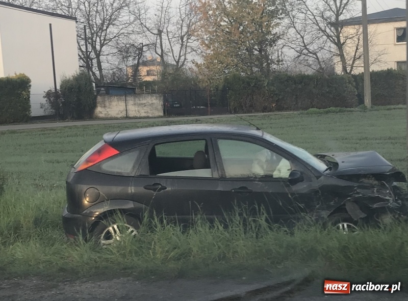 Zdjęcie w galerii na portalu naszraciborz.pl: Groźne zderzenie forda i fiata na Gliwickiej  wiadomości z regionu