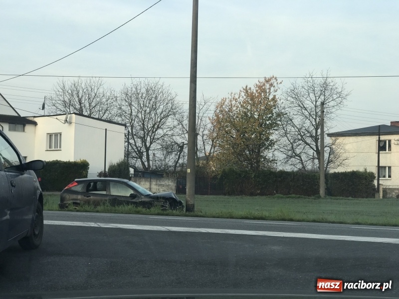 Zdjęcie w galerii na portalu naszraciborz.pl: Groźne zderzenie forda i fiata na Gliwickiej  wiadomości z regionu