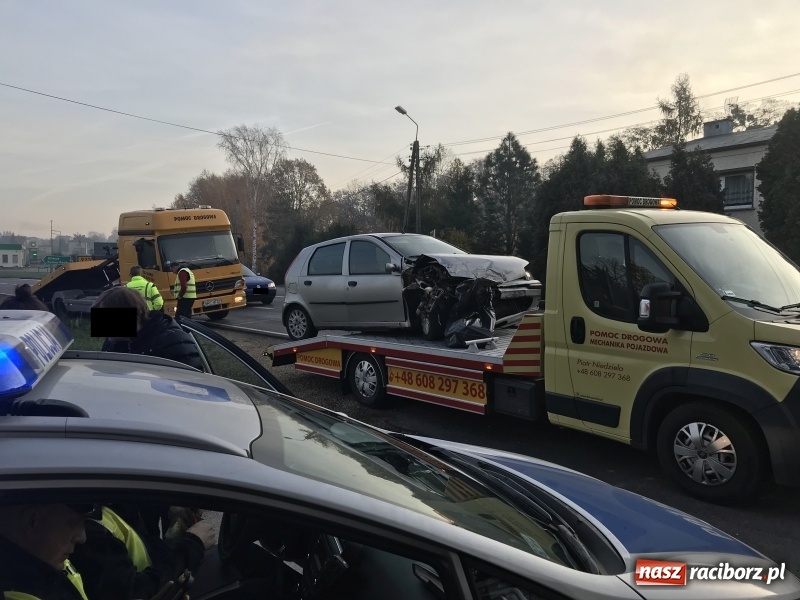 Zdjęcie w galerii na portalu naszraciborz.pl: Groźne zderzenie forda i fiata na Gliwickiej  wiadomości z regionu