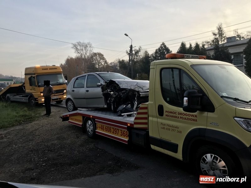 Zdjęcie w galerii na portalu naszraciborz.pl: Groźne zderzenie forda i fiata na Gliwickiej  wiadomości z regionu