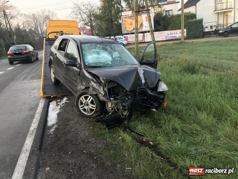 Zdjęcie w galerii na portalu naszraciborz.pl: Groźne zderzenie forda i fiata na Gliwickiej  wiadomości z regionu