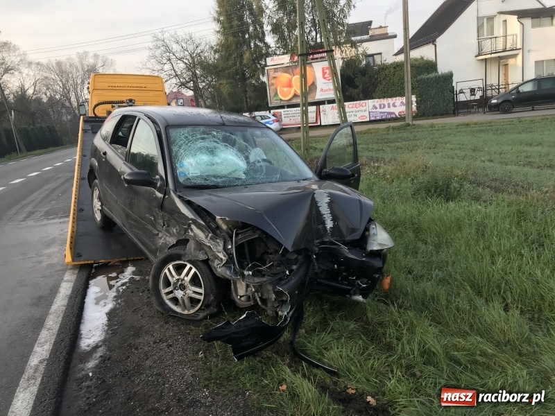 Zdjęcie w galerii na portalu naszraciborz.pl: Groźne zderzenie forda i fiata na Gliwickiej  wiadomości z regionu