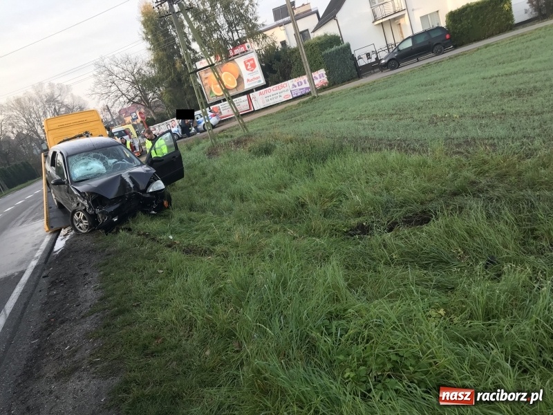 Zdjęcie w galerii na portalu naszraciborz.pl: Groźne zderzenie forda i fiata na Gliwickiej  wiadomości z regionu