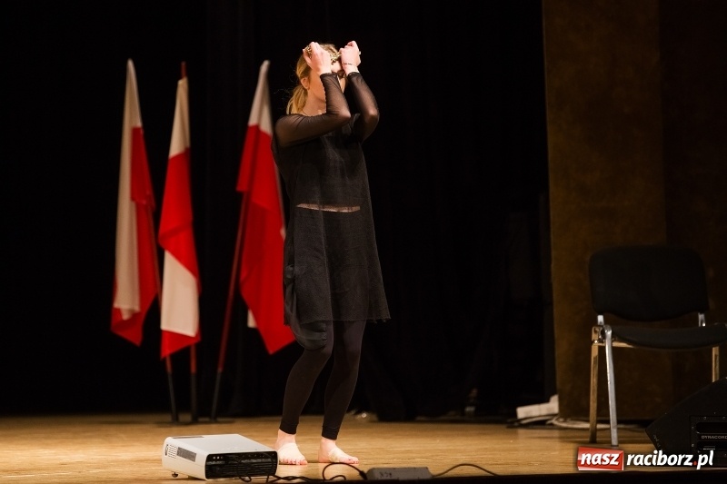 Zdjęcie w galerii na portalu naszraciborz.pl: Uroczysta akademia z okazji 100-lecia odzyskania niepodległości wiadomości z regionu