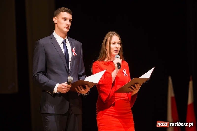 Zdjęcie w galerii na portalu naszraciborz.pl: Uroczysta akademia z okazji 100-lecia odzyskania niepodległości wiadomości z regionu