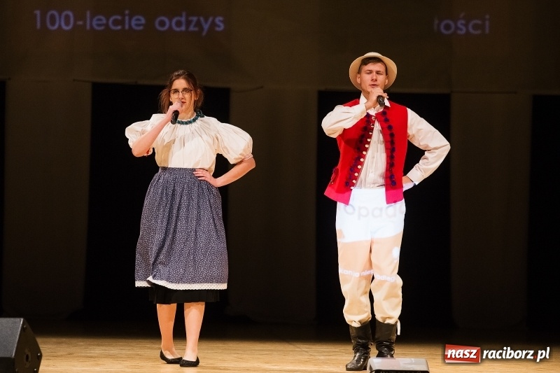 Zdjęcie w galerii na portalu naszraciborz.pl: Uroczysta akademia z okazji 100-lecia odzyskania niepodległości wiadomości z regionu