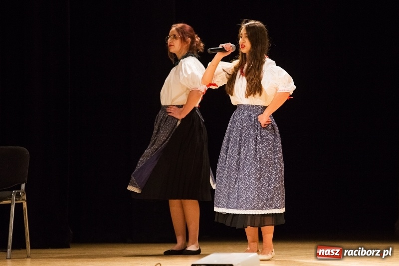 Zdjęcie w galerii na portalu naszraciborz.pl: Uroczysta akademia z okazji 100-lecia odzyskania niepodległości wiadomości z regionu