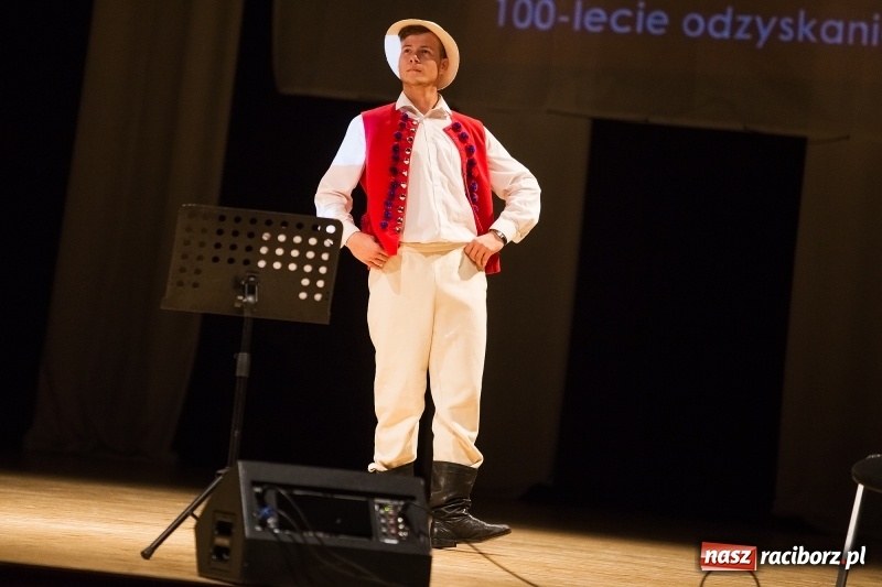 Zdjęcie w galerii na portalu naszraciborz.pl: Uroczysta akademia z okazji 100-lecia odzyskania niepodległości wiadomości z regionu