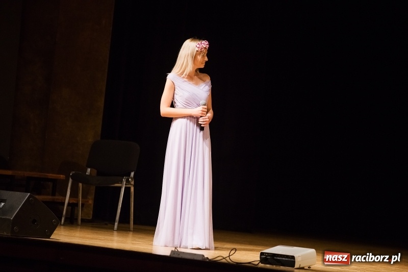 Zdjęcie w galerii na portalu naszraciborz.pl: Uroczysta akademia z okazji 100-lecia odzyskania niepodległości wiadomości z regionu