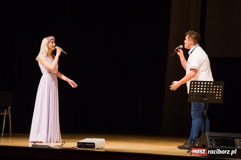 Zdjęcie w galerii na portalu naszraciborz.pl: Uroczysta akademia z okazji 100-lecia odzyskania niepodległości wiadomości z regionu