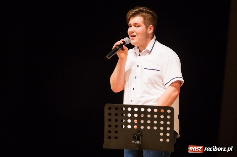 Zdjęcie w galerii na portalu naszraciborz.pl: Uroczysta akademia z okazji 100-lecia odzyskania niepodległości wiadomości z regionu