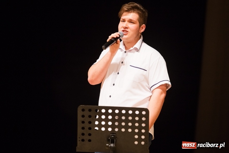 Zdjęcie w galerii na portalu naszraciborz.pl: Uroczysta akademia z okazji 100-lecia odzyskania niepodległości wiadomości z regionu