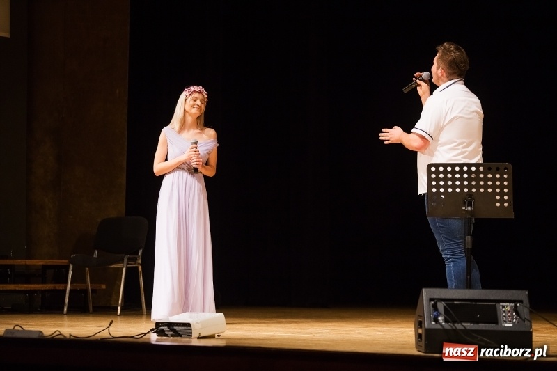 Zdjęcie w galerii na portalu naszraciborz.pl: Uroczysta akademia z okazji 100-lecia odzyskania niepodległości wiadomości z regionu