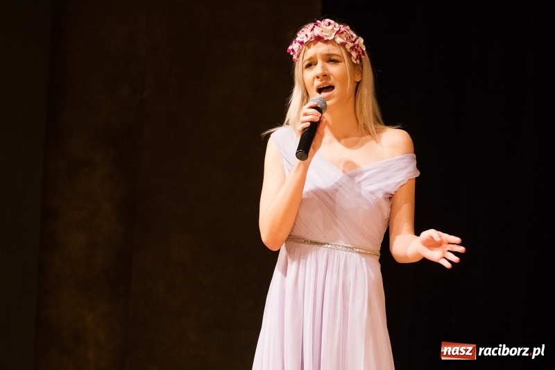 Zdjęcie w galerii na portalu naszraciborz.pl: Uroczysta akademia z okazji 100-lecia odzyskania niepodległości wiadomości z regionu