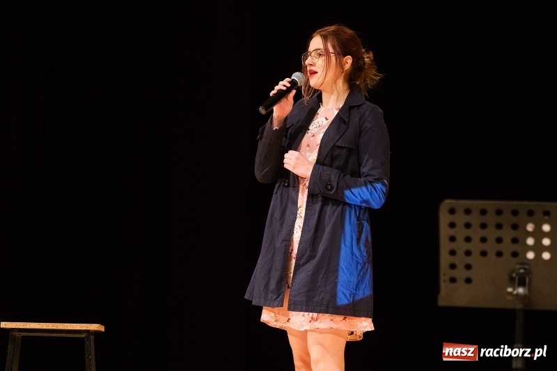 Zdjęcie w galerii na portalu naszraciborz.pl: Uroczysta akademia z okazji 100-lecia odzyskania niepodległości wiadomości z regionu