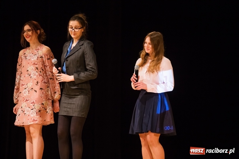 Zdjęcie w galerii na portalu naszraciborz.pl: Uroczysta akademia z okazji 100-lecia odzyskania niepodległości wiadomości z regionu