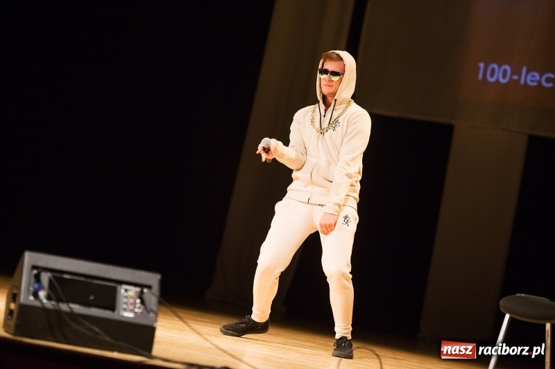 Zdjęcie w galerii na portalu naszraciborz.pl: Uroczysta akademia z okazji 100-lecia odzyskania niepodległości wiadomości z regionu