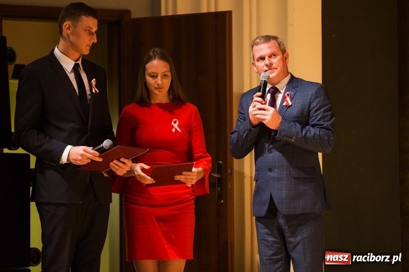 Zdjęcie w galerii na portalu naszraciborz.pl: Uroczysta akademia z okazji 100-lecia odzyskania niepodległości wiadomości z regionu