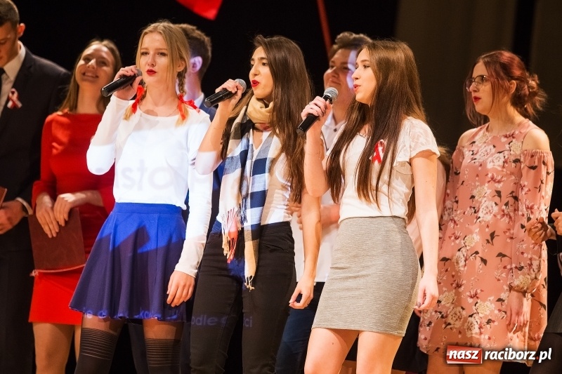 Zdjęcie w galerii na portalu naszraciborz.pl: Uroczysta akademia z okazji 100-lecia odzyskania niepodległości wiadomości z regionu