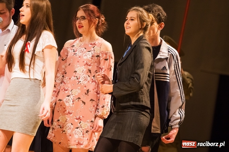 Zdjęcie w galerii na portalu naszraciborz.pl: Uroczysta akademia z okazji 100-lecia odzyskania niepodległości wiadomości z regionu