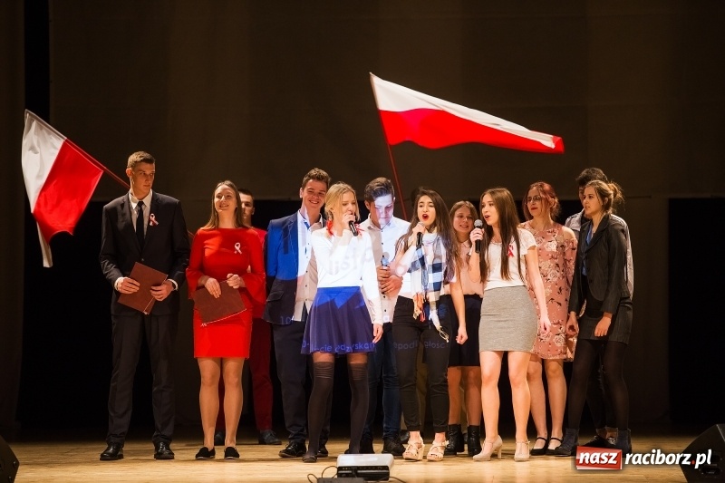 Zdjęcie w galerii na portalu naszraciborz.pl: Uroczysta akademia z okazji 100-lecia odzyskania niepodległości wiadomości z regionu