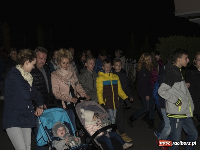 Zdjęcie w galerii na portalu naszraciborz.pl: Trzysta rogali na św. Marcina w Owsiszczach  wiadomości z regionu