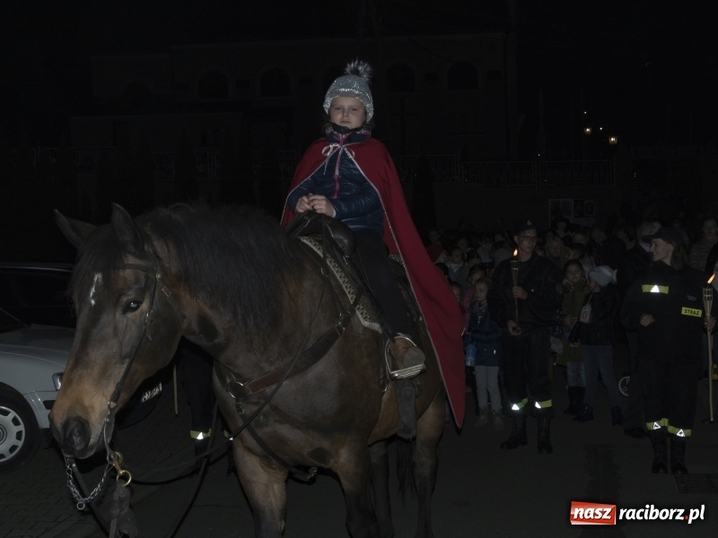 Zdjęcie w galerii na portalu naszraciborz.pl: Trzysta rogali na św. Marcina w Owsiszczach  wiadomości z regionu
