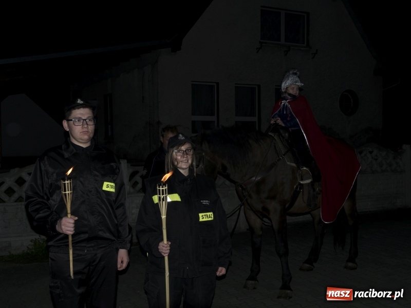 Zdjęcie w galerii na portalu naszraciborz.pl: Trzysta rogali na św. Marcina w Owsiszczach  wiadomości z regionu