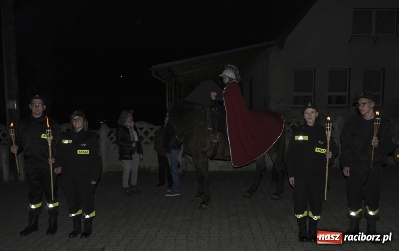 Zdjęcie w galerii na portalu naszraciborz.pl: Trzysta rogali na św. Marcina w Owsiszczach  wiadomości z regionu