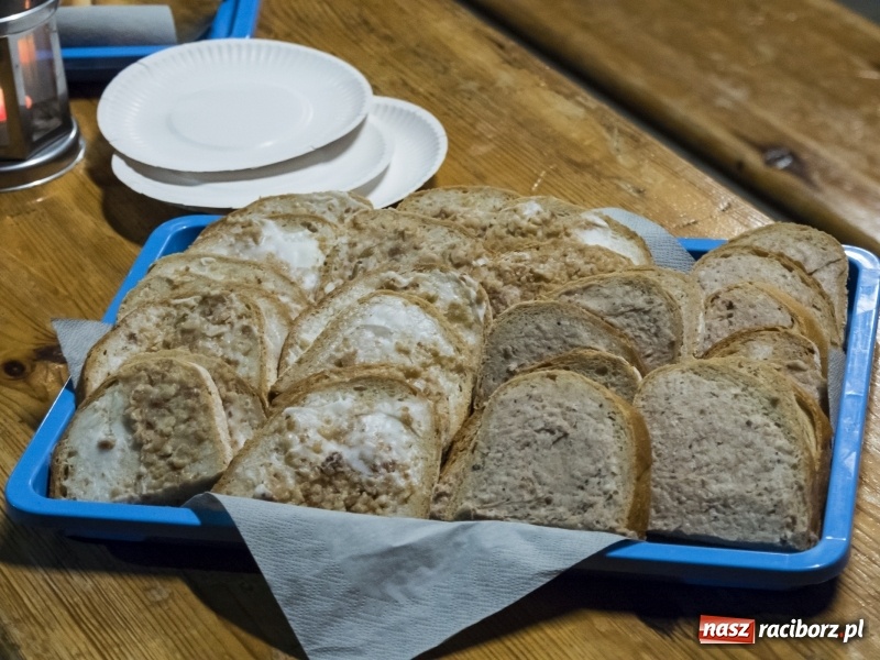 Zdjęcie w galerii na portalu naszraciborz.pl: Trzysta rogali na św. Marcina w Owsiszczach  wiadomości z regionu