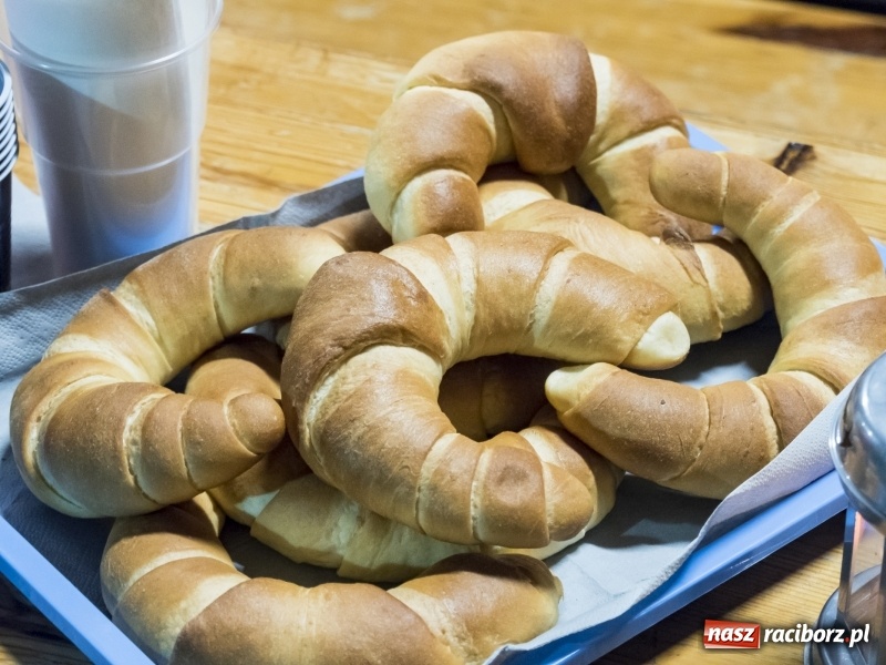 Zdjęcie w galerii na portalu naszraciborz.pl: Trzysta rogali na św. Marcina w Owsiszczach  wiadomości z regionu