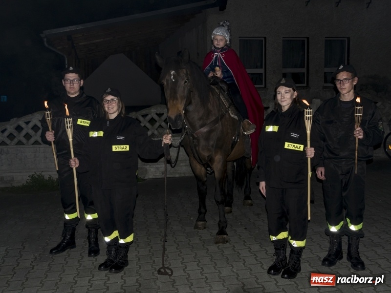 Zdjęcie w galerii na portalu naszraciborz.pl: Trzysta rogali na św. Marcina w Owsiszczach  wiadomości z regionu