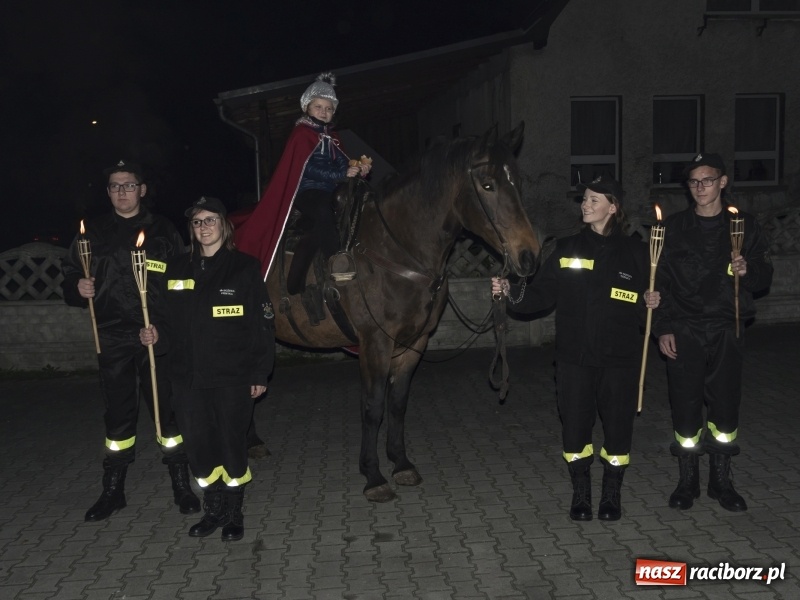 Zdjęcie w galerii na portalu naszraciborz.pl: Trzysta rogali na św. Marcina w Owsiszczach  wiadomości z regionu