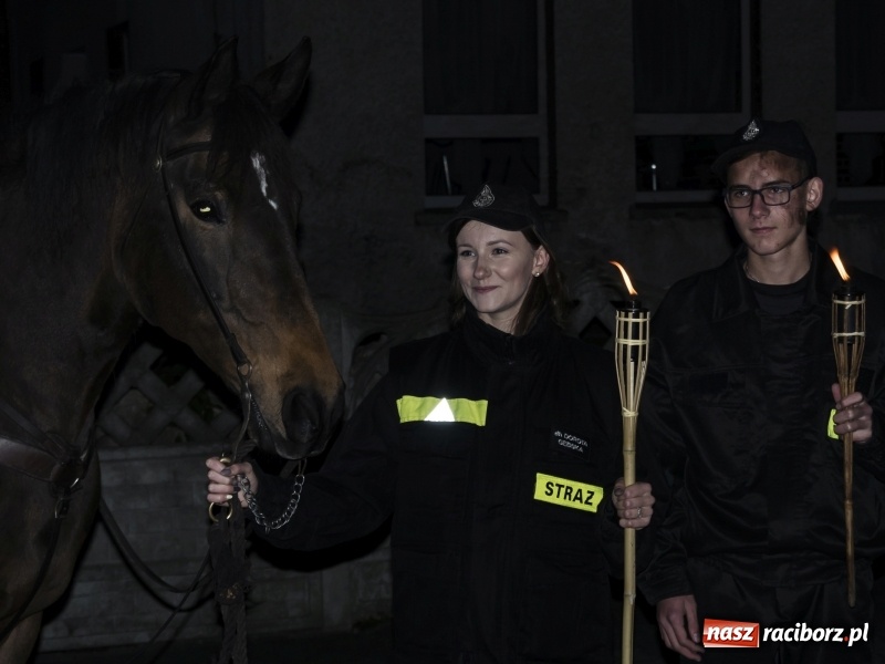 Zdjęcie w galerii na portalu naszraciborz.pl: Trzysta rogali na św. Marcina w Owsiszczach  wiadomości z regionu