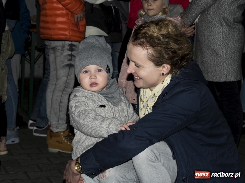Zdjęcie w galerii na portalu naszraciborz.pl: Trzysta rogali na św. Marcina w Owsiszczach  wiadomości z regionu