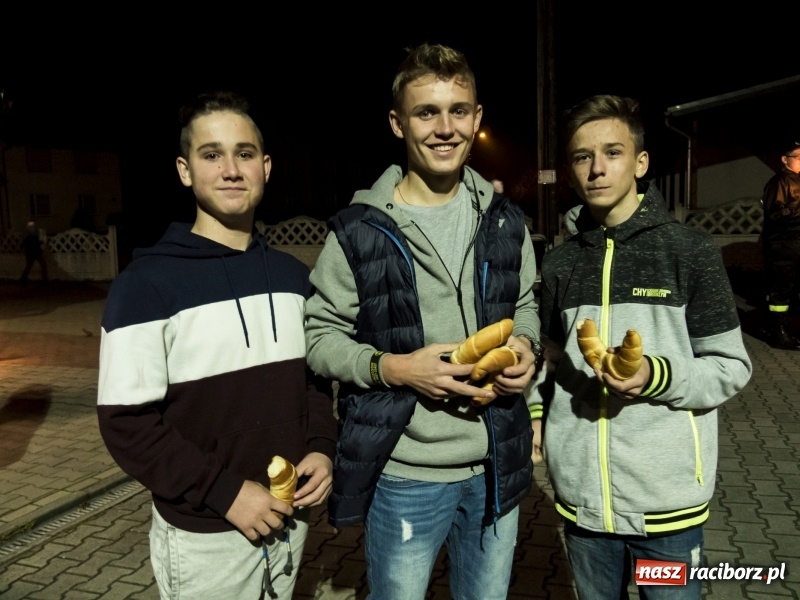 Zdjęcie w galerii na portalu naszraciborz.pl: Trzysta rogali na św. Marcina w Owsiszczach  wiadomości z regionu