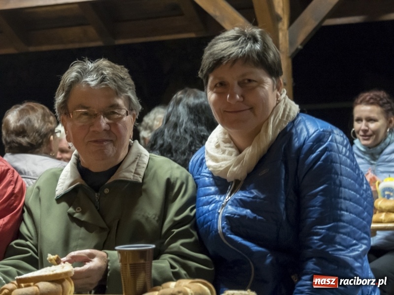 Zdjęcie w galerii na portalu naszraciborz.pl: Trzysta rogali na św. Marcina w Owsiszczach  wiadomości z regionu