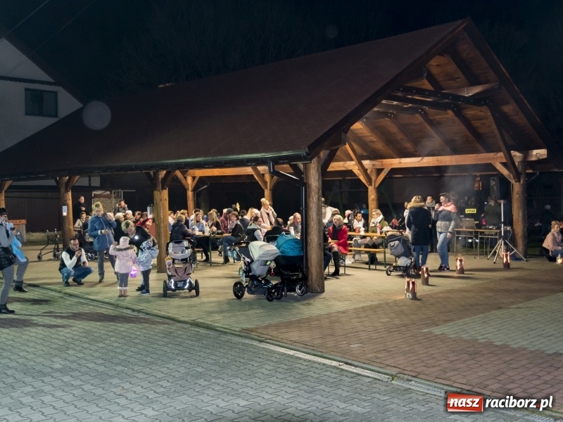 Zdjęcie w galerii na portalu naszraciborz.pl: Trzysta rogali na św. Marcina w Owsiszczach  wiadomości z regionu