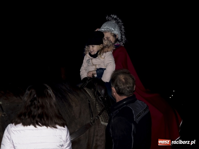 Zdjęcie w galerii na portalu naszraciborz.pl: Trzysta rogali na św. Marcina w Owsiszczach  wiadomości z regionu