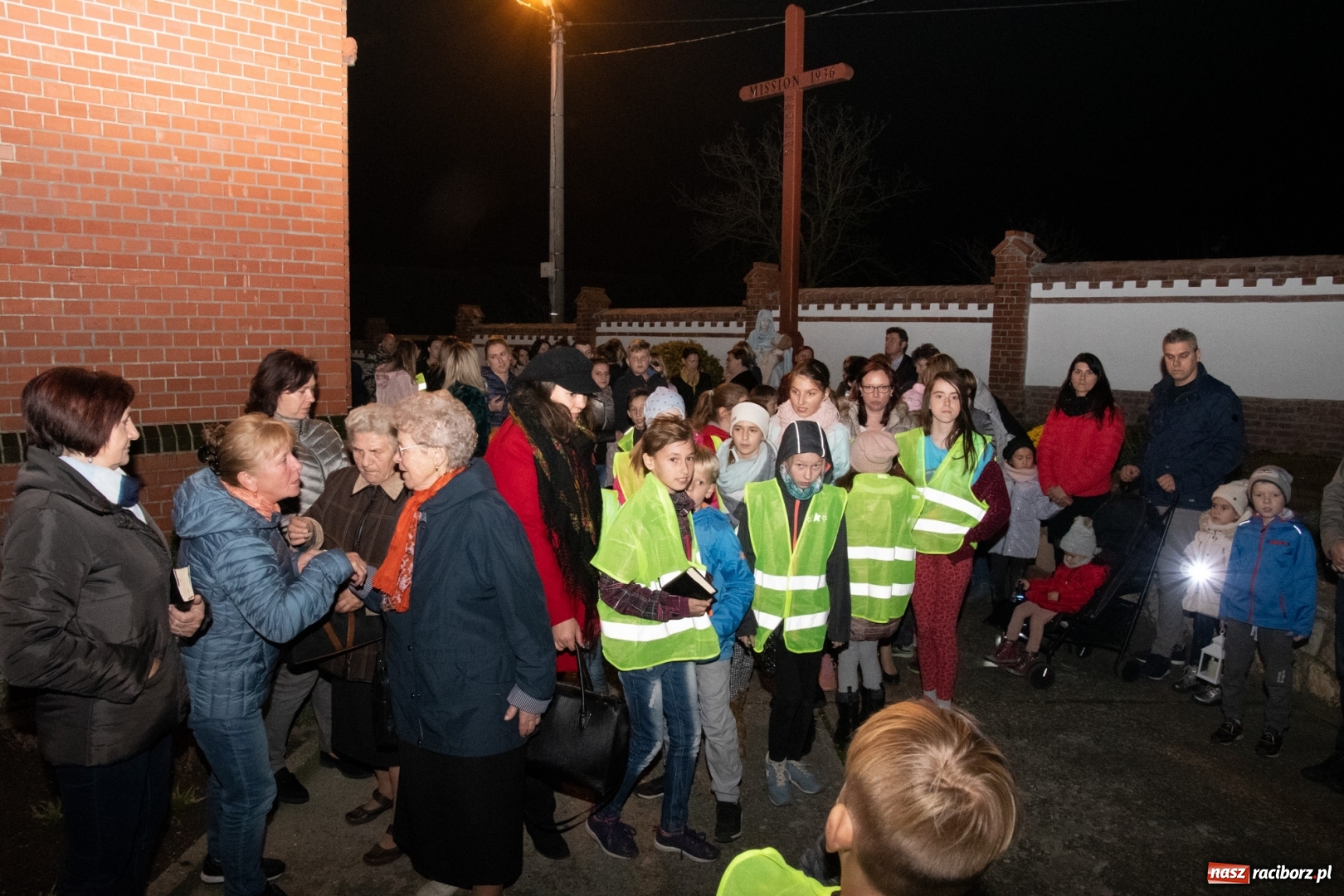 Zdjęcie w galerii na portalu naszraciborz.pl: Święty Marcin w Sudole - lampiony, koń i rogale wiadomości z regionu