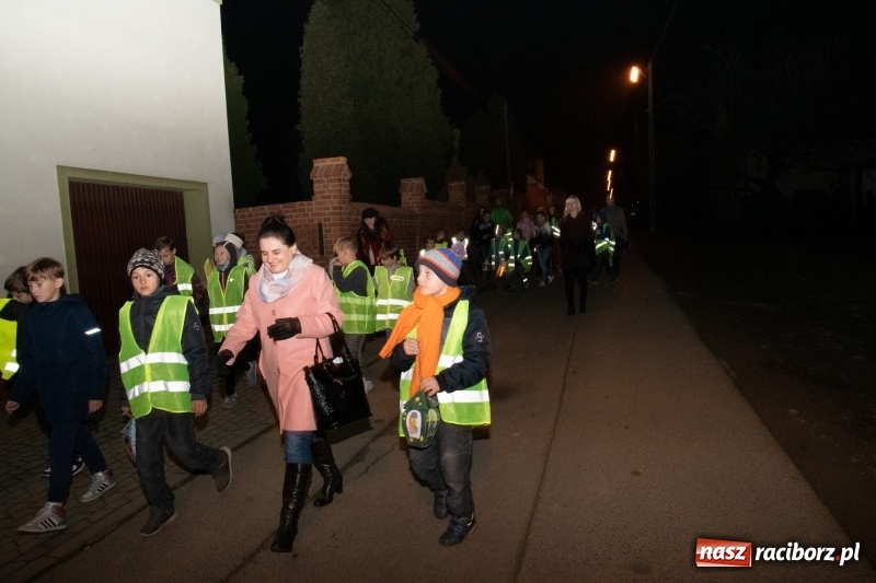 Zdjęcie w galerii na portalu naszraciborz.pl: Święty Marcin w Sudole - lampiony, koń i rogale wiadomości z regionu