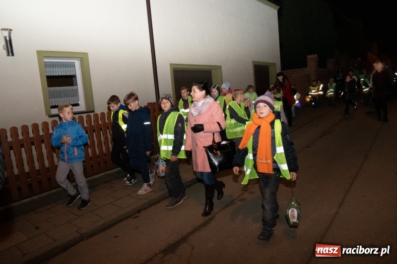 Zdjęcie w galerii na portalu naszraciborz.pl: Święty Marcin w Sudole - lampiony, koń i rogale wiadomości z regionu